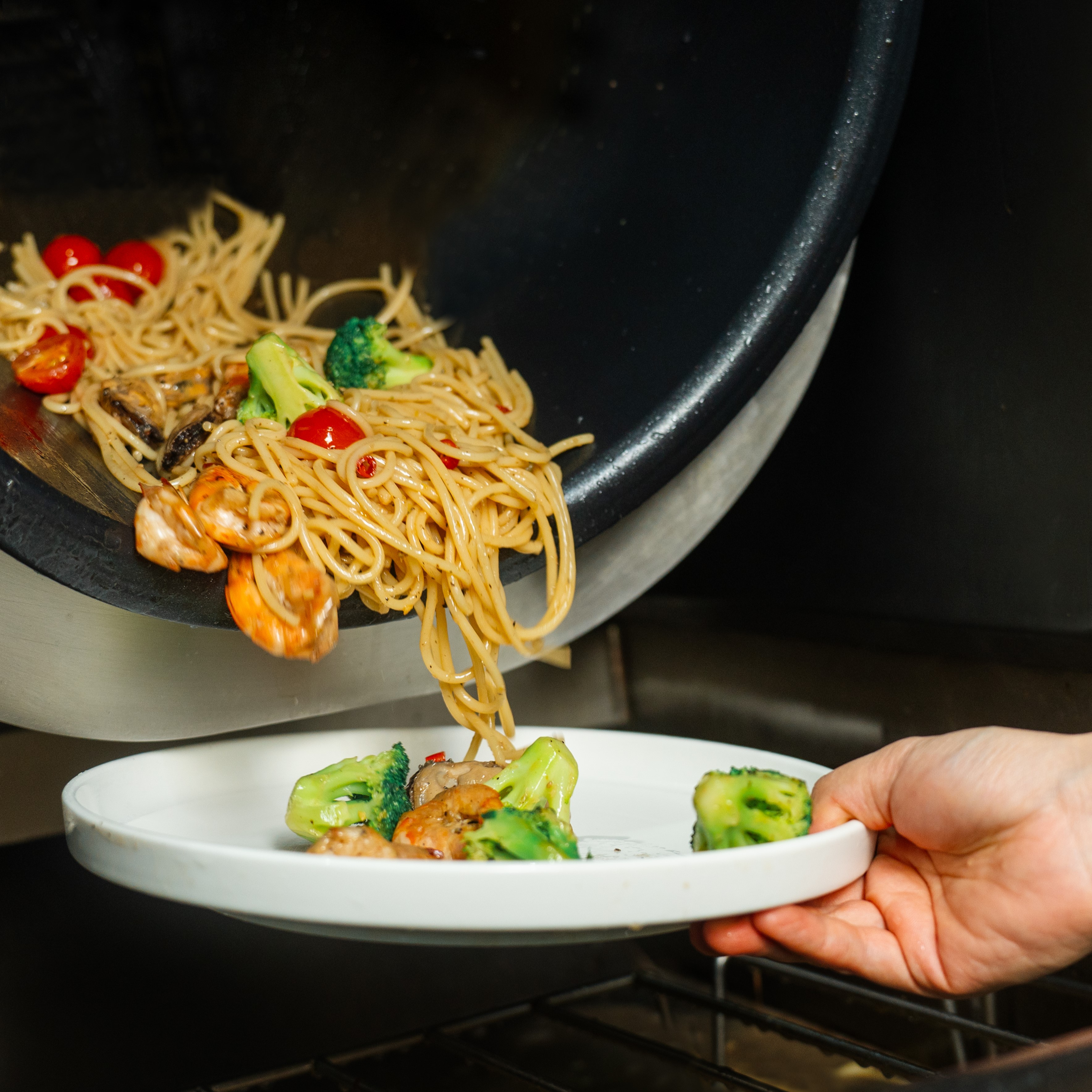 Commercial kitchen automation